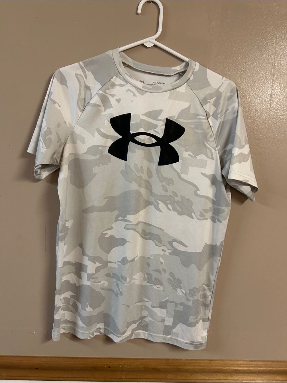 Under Armour Youth Boy’s XL Gray Camo Short Sleeve Tee